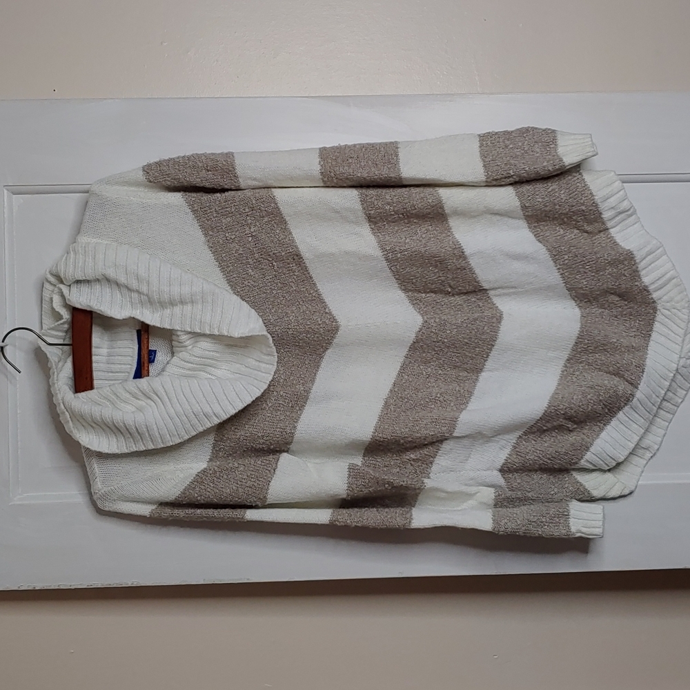 ⭐️ Apt 9 cream and tan striped turtle size Large